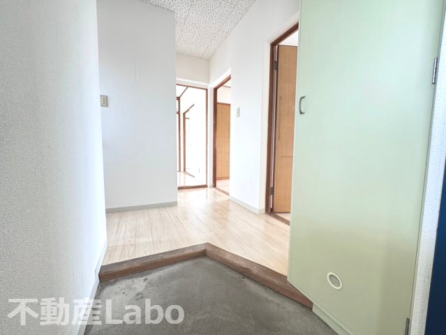 八番町リバーハイツの玄関