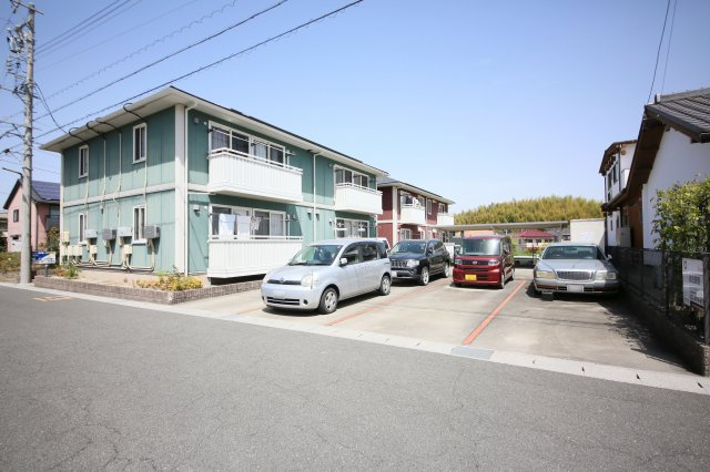 クリアムールBの駐車場