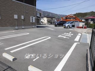 ノイ・グランツＳ　Ⅱの駐車場