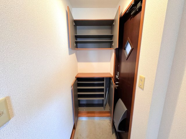 ハピネスル兒島　Bの玄関