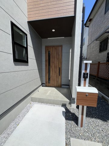 【玄関】 | 福岡市第6南区横手3丁目　5号地（全5棟）【仲介手数料無料・0円】 | 施工例。施工例は完成時と異なる場合があります。