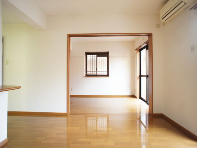 【居間・リビング】 | グリーンヒルズ | 快適に過ごせるエアコンが付いています♪