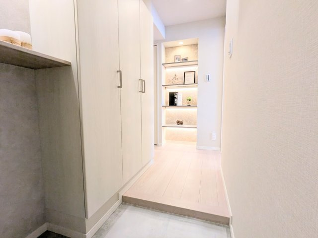 クリオ三ノ輪壱番館の玄関|～収納付き玄関写真～