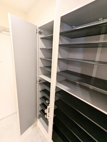 クリオ三ノ輪壱番館の収納|～玄関収納 写真～