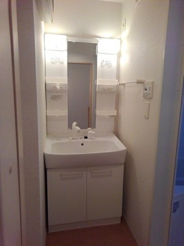 熊本市東区小山２丁目のアパートの洗面所|脱衣スペースもあります