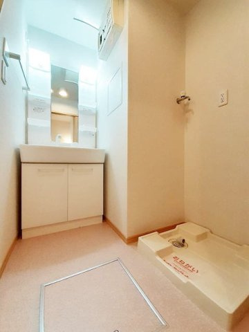 熊本市東区戸島１丁目のアパートの洗面所|ゆったりとスペースのある洗面所