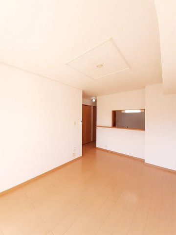 熊本市東区小山２丁目のアパートの居間・リビング|ゆったりとした居間です