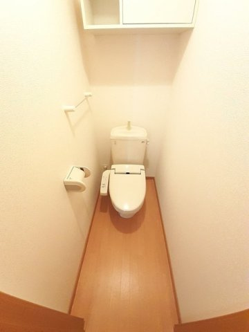 熊本市東区小山２丁目のアパートのトイレ|落ち着いた色調のトイレです