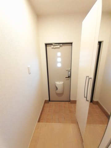 熊本市北区鹿子木町のアパートのエントランス|ゆとりのあるエントランスです