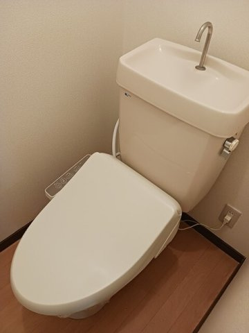 熊本市北区西梶尾町のアパートのトイレ|清潔感のあるトイレです