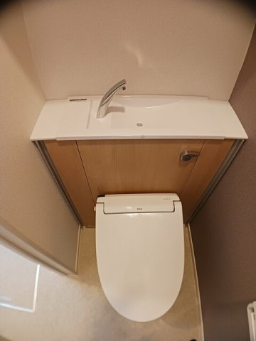菊池郡菊陽町大字津久礼のアパートのトイレ|清潔感のあるトイレです