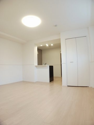 菊池郡菊陽町大字久保田の賃貸マンションの居間・リビング|おしゃれなリビングです