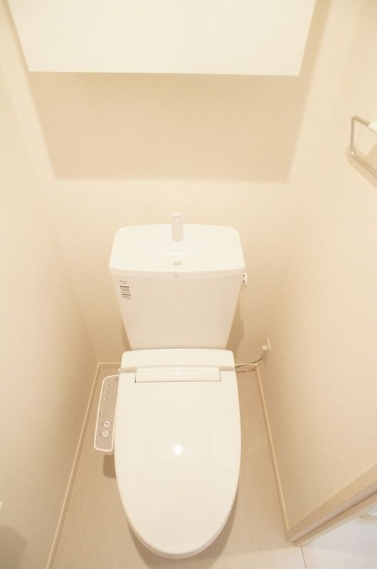 横浜市南区中里１丁目の賃貸マンションのトイレ