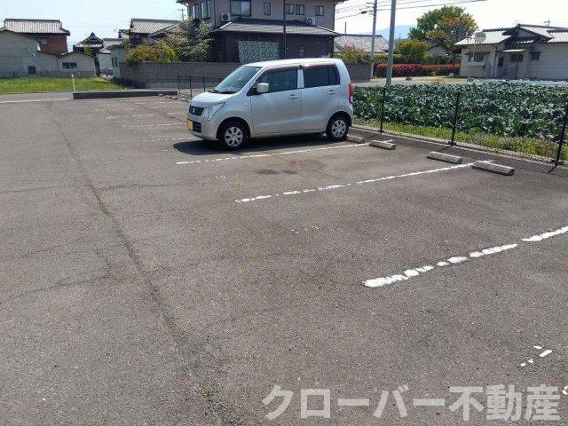 レオパレス南の駐車場