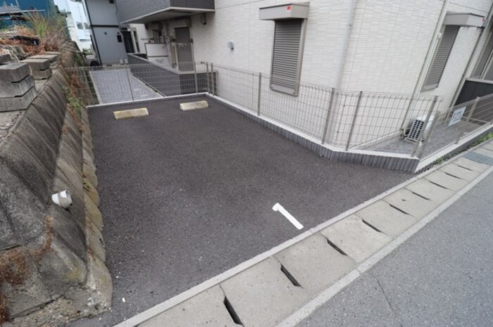 エミネンスの駐車場