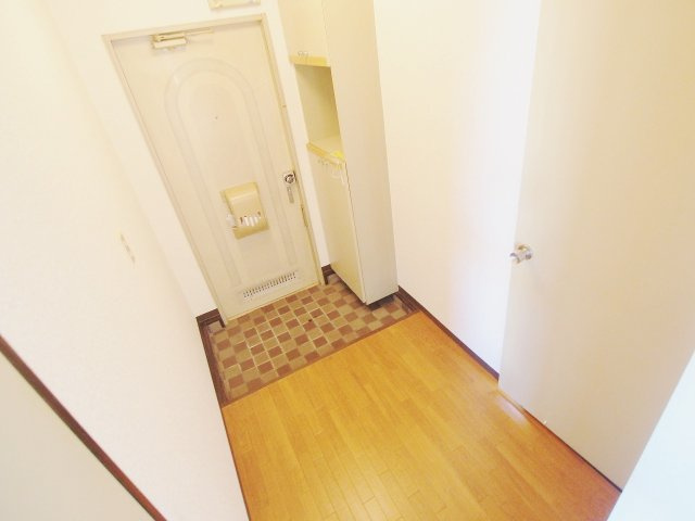 コーポ稲荷Bの玄関