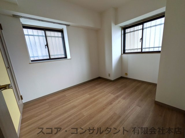 ライオンズマンション寒川第2の洋室|明るい洋室です