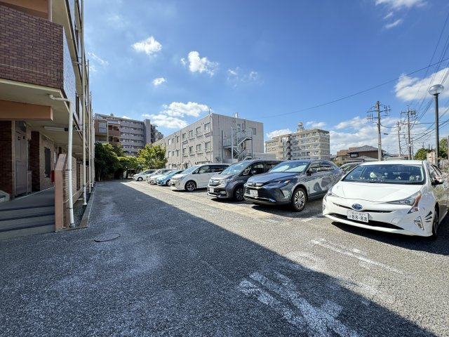 グランドール北小金の駐車場