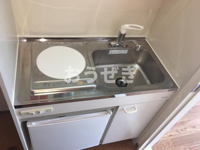 ハートランド天王町のキッチン|ＩＨコンロ付、ミニ冷蔵庫付き
