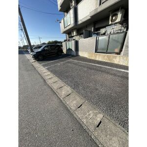 グレース高比良 S棟の駐車場