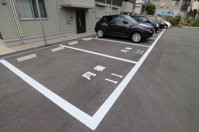 グランソレイユ南多聞台の駐車場