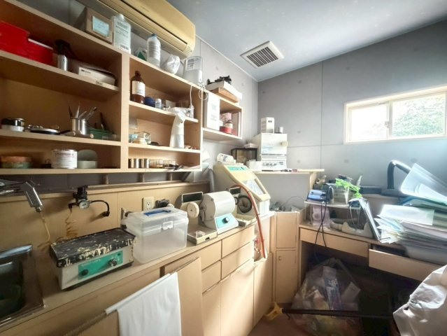 柚木町ロードサイド　中古戸建の洋室