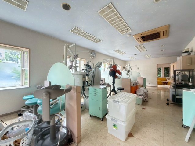 柚木町ロードサイド　中古戸建の居間・リビング