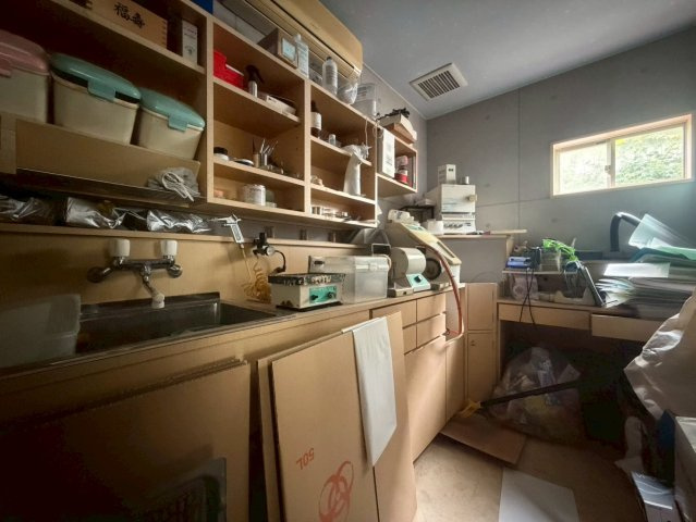 柚木町ロードサイド　中古戸建の洋室