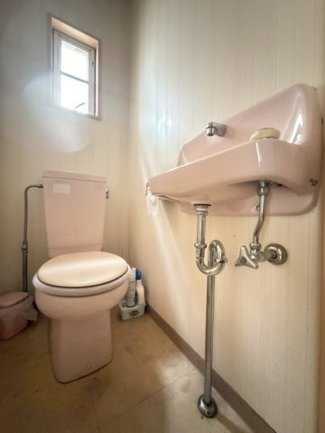 柚木町ロードサイド　中古戸建のトイレ