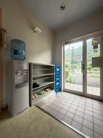 柚木町ロードサイド　中古戸建の玄関