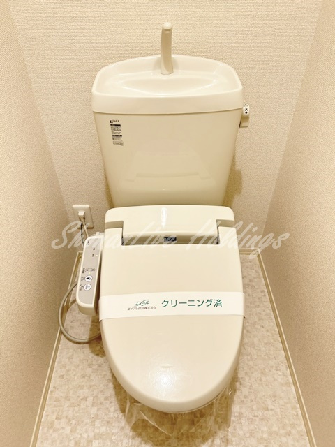 鎌倉市西御門１丁目のテラスのトイレ|清潔感のあるトイレです