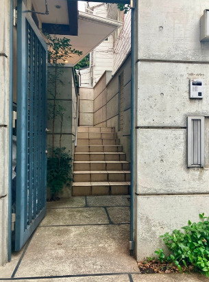 恵比寿戸建のエントランス|建物の内部です