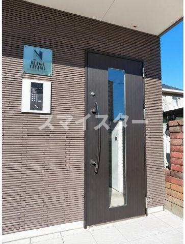 足立区皿沼３丁目の賃貸マンションのエントランス
