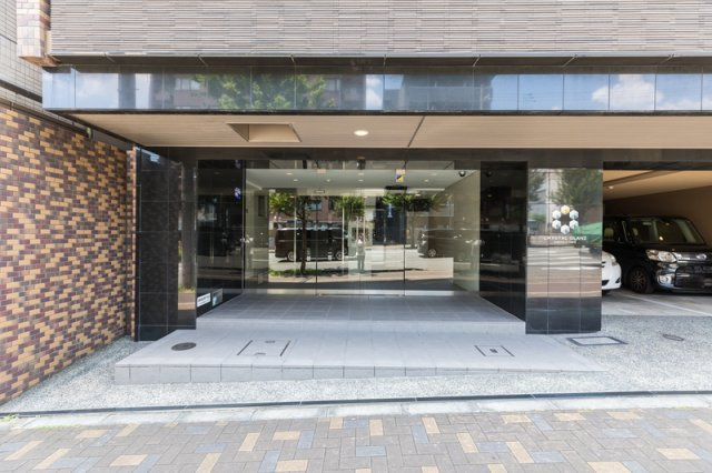 クリスタルグランツ西大路御池のエントランス