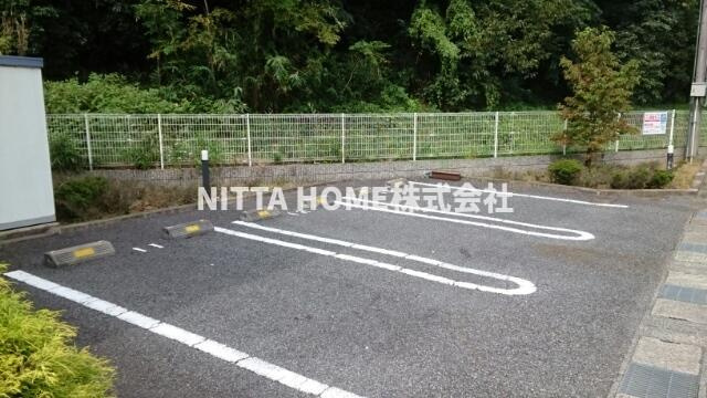 グレイスガーデンの駐車場|敷地内に駐車場も完備！！