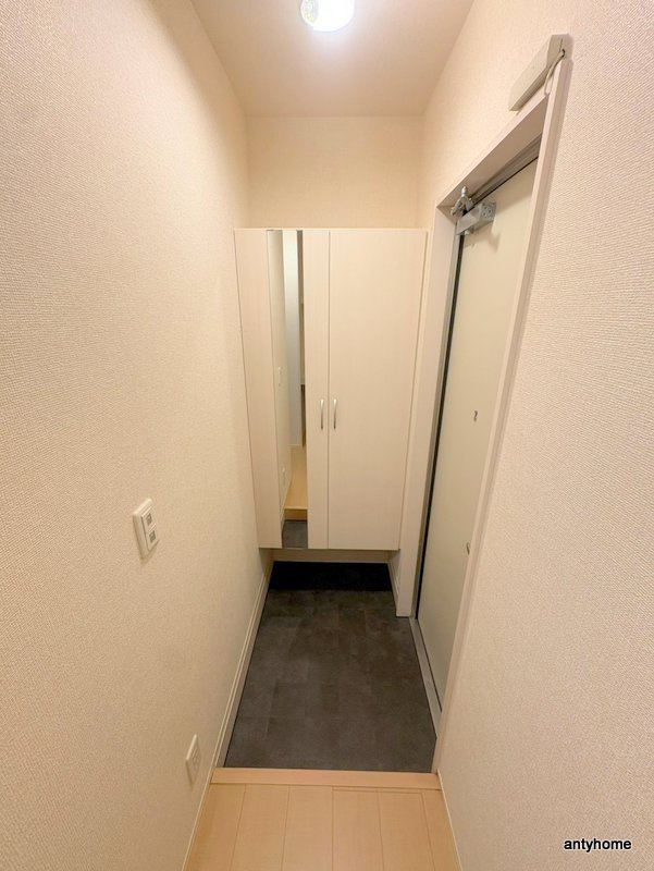 日東新町Dルームの玄関
