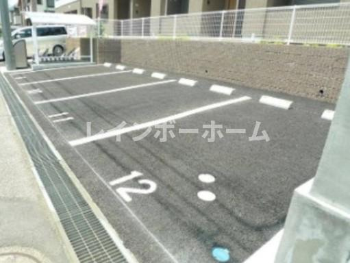 クレール松葉Ⅲの駐車場|駐車場があります