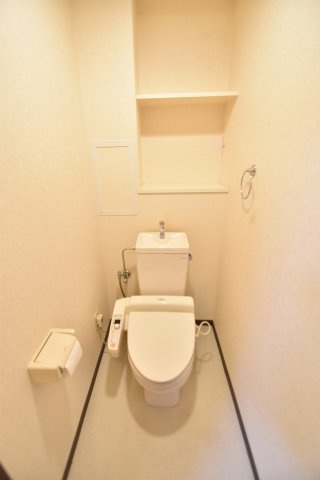大阪市都島区東野田町４丁目の賃貸マンションのトイレ