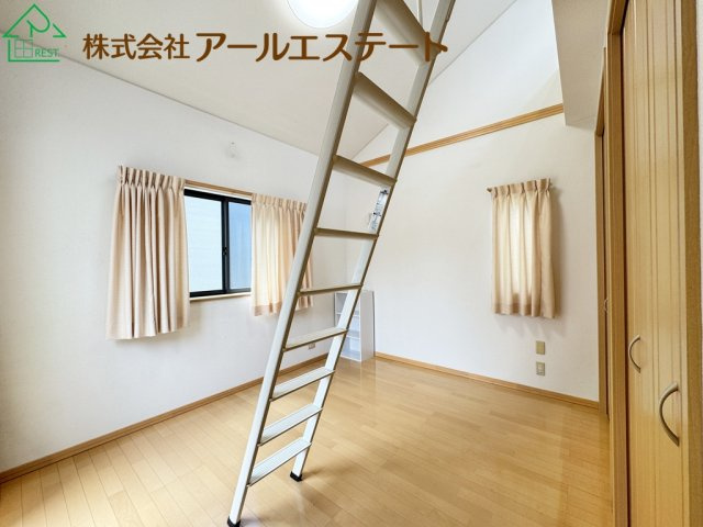 加古川市米田町平津　　　JR「宝殿駅」徒歩3分の寝室