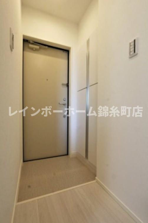 レイエス市川の玄関