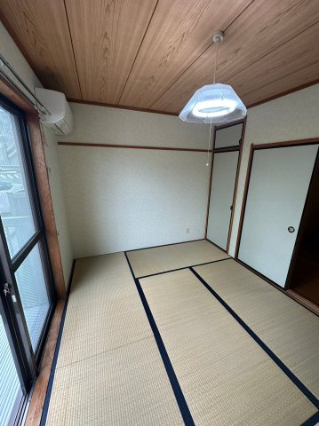 パークハイム成田Bの居間・リビング