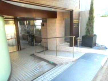 千葉市中央区新宿１丁目の賃貸マンションのエントランス