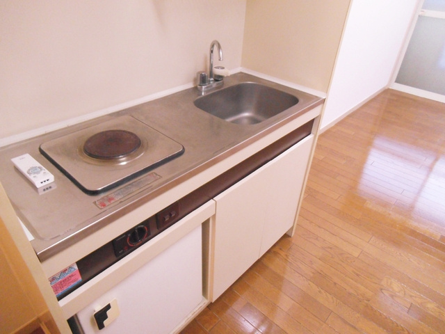 ハイツエミールのキッチン|電気コンロつきのキッチンです☆冷蔵庫つき☆