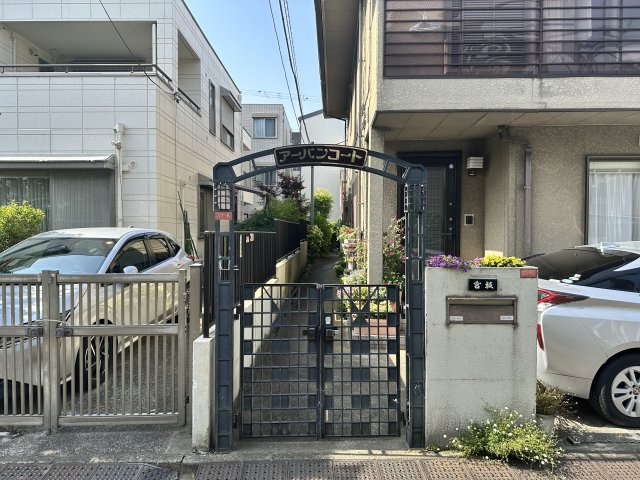 杉並区高円寺北２丁目のアパートのエントランス