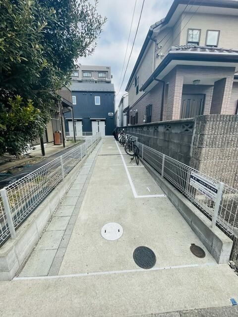 町田市中町３丁目のアパートのエントランス