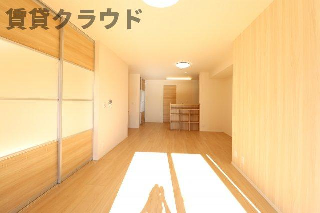 明幸2番館の居間・リビング|LDKはなんと17.9帖！うれしい広々空間です♪
