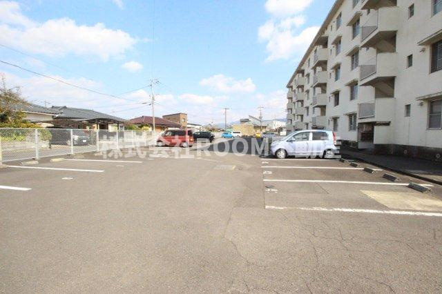 サンコーポラス都城Ⅱの駐車場|駐車場に車を止められます