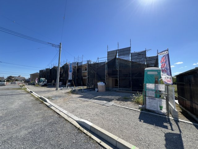 新築　藤岡市岡之郷第３　クレイドルガーデン　2号棟の前面道路含む現地写真|北側接道幅員約12.8ｍ