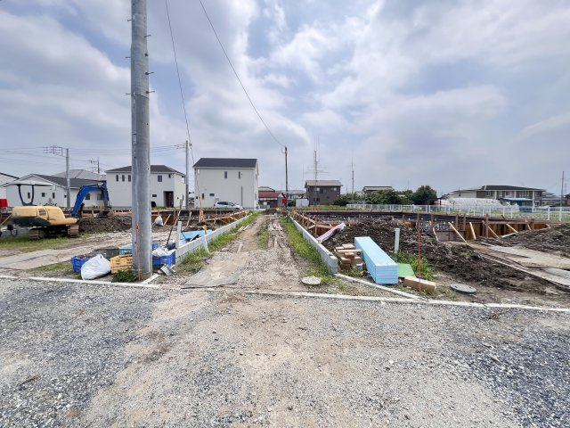 新築　藤岡市岡之郷第３　クレイドルガーデン　2号棟の駐車場|　駐車スペースは縦列駐車になりますが、3台分可能です！

