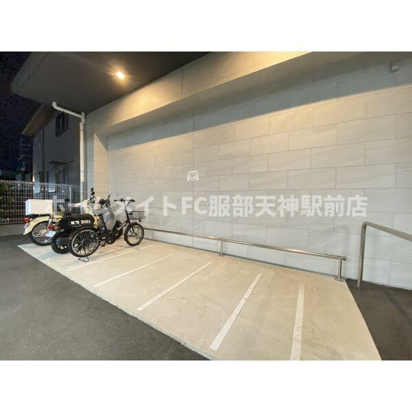 スプランディッド新大阪EASTの駐車場